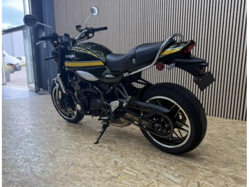 Kawasaki Z 900 RS - Image 1