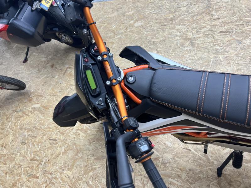 KTM 690 SMC R - Image 1